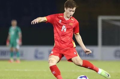 HLV Kim Sang-sik nhận tin vui về Hoàng Đức