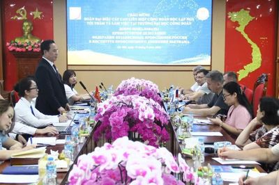 Trường Đại học Công đoàn thúc đẩy hợp tác đào tạo cán bộ công đoàn với Nga
