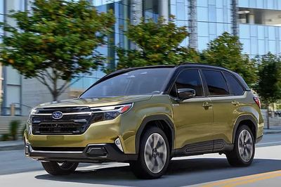 Subaru Forester giảm giá 360 triệu đồng