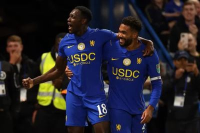 Welbeck lập cú đúp trong trận cầu 9 bàn thắng của Chelsea