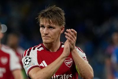 Arsenal thăng hoa trên đôi chân của Martin Odegaard