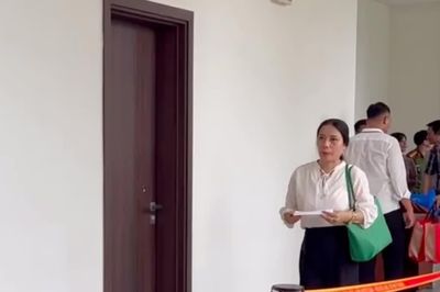 Vụ Hiệu trưởng thu 15.000 đồng/tiết học thêm: An ninh thắt chặt, âm thanh phòng báo chí bị ngắt