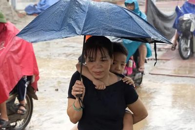 Hà Nội: Công ty thực phẩm giao 16 thùng canh khi học sinh đã ngủ trưa