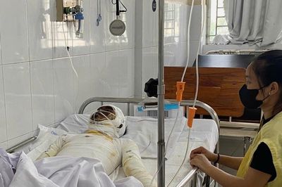 'Cứu chồng em với, 2 đứa con em không thể thiếu cha'