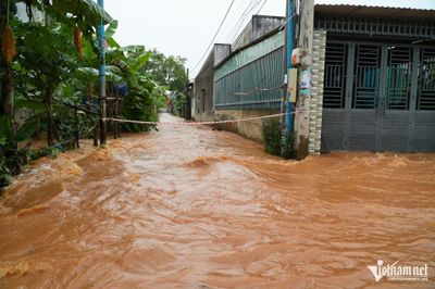 Nước sông Buông dâng cao, khu dân cư cạnh cao tốc ở Đồng Nai ngập sâu