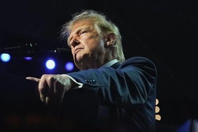 Ông Trump hứa tặng mỗi người dân Mỹ 5.000 USD nếu đảng Cộng hòa thắng cử