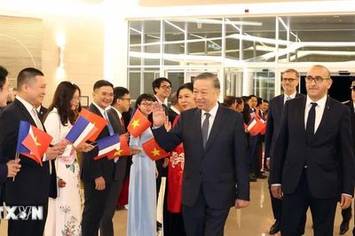 Lễ đón Tổng Bí thư, Chủ tịch nước Tô Lâm và Phu nhân tại sân bay Orly của Pháp