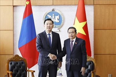 Chủ tịch Quốc hội Trần Thanh Mẫn hội kiến Thủ tướng Mông Cổ