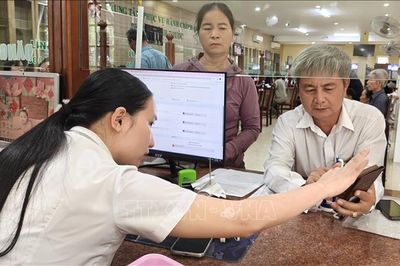 Linh hoạt chuyển đổi số, nâng cao trải nghiệm cho người dân
