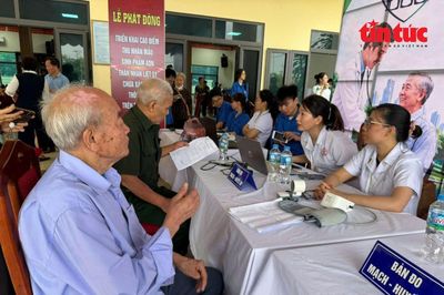 Dân số già nhanh, chuyển tư duy chăm sóc người cao tuổi dựa vào cộng đồng