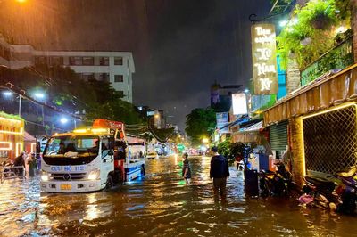 TP Hồ Chí Minh: Mưa lớn gây ngập tại nhiều khu vực