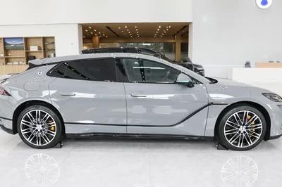 Xe điện mạnh 1.140 mã lực, phạm vi hoạt động 860 km, giá gần 1,3 tỷ đồng