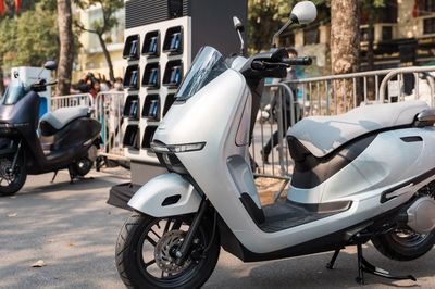 Honda bán hơn 166.000 xe máy trong tháng 8 nhưng doanh số ô tô giảm 56%