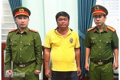 Khởi tố đối tượng khai thác khoáng sản trái phép