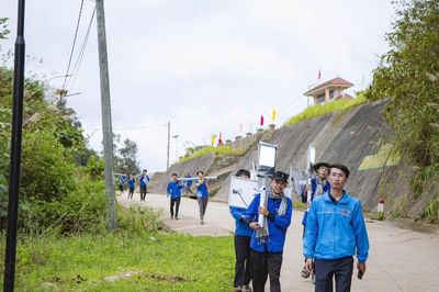 Hơn 1,36 tỷ đồng hỗ trợ thanh thiếu nhi các xã biên giới Đà Nẵng