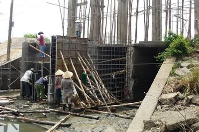 Khẩn trương gia cố đê Khu Ðông trước mùa mưa lũ