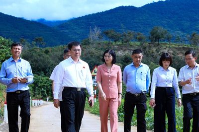 Đoàn ĐBQH Lâm Đồng khảo sát chương trình MTQG tại Đam Rông 4