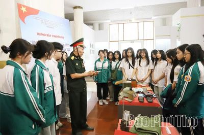 “Ông kể cháu nghe” - nối dài mạch nguồn truyền thống