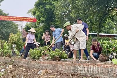 Xã Thổ Tang ra quân tổng vệ sinh môi trường