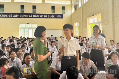 Đưa kiến thức pháp luật đến với học sinh