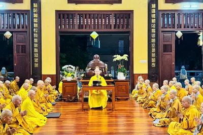 Lễ Bố-tát, thính giới tại chùa Hải Quang (P.Tân Sơn Hòa, TP.HCM)