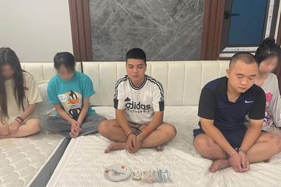 Nhóm thanh niên hút hít ma túy trong nhà nghỉ để rồi… bị bắt