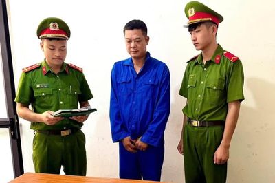 Khởi tố đối tượng sử dụng giấy tờ giả để hành nghề lái xe