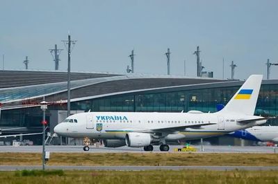 Máy bay chở Tổng thống Ukraine suýt va chạm với UAV tại Moldova