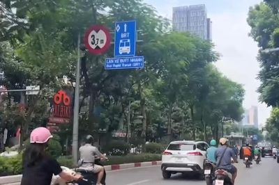 Khôi phục biển BRT trên đường Láng Hạ đi Láng