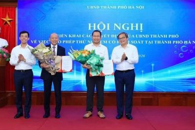 Hà Nội trao quyết định sandbox cho xe tự hành và đất hiếm