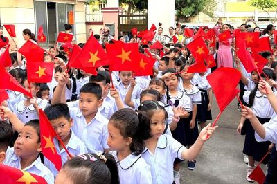 Có nên giảm tiết dạy cho hiệu trưởng sau sáp nhập trường học?