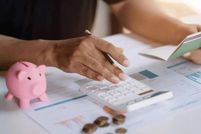 Mỗi tháng đều tiết kiệm được 50% thu nhập nhưng vẫn dễ rơi vào cảnh thiếu tiền nếu bỏ quên 4 điều này