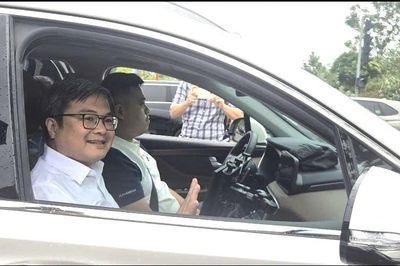 Phó Chủ tịch Hà Nội trải nghiệm ô tô tự lái