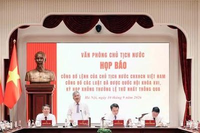 Công bố Lệnh của Chủ tịch nước về 15 luật vừa được Quốc hội thông qua