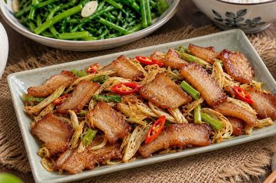 Thịt rang cháy cạnh tưởng đơn giản, nhưng đầu bếp lâu năm luôn làm thêm một bước này: Miếng thịt thơm nức, đậm vị