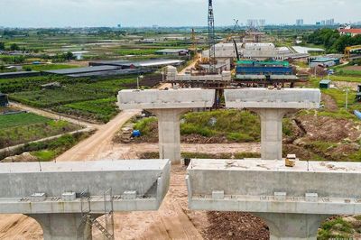 Những nhịp cầu Ngọc Hồi từng bước vươn qua sông Hồng