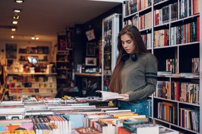 Trải nghiệm làm chủ hiệu sách hút người mê đọc