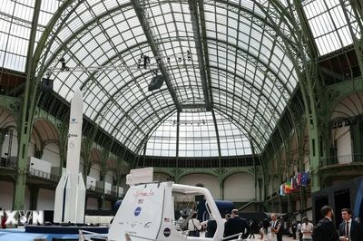 Hội nghị Thượng đỉnh quốc tế về Không gian vũ trụ tại thủ đô Paris của Pháp