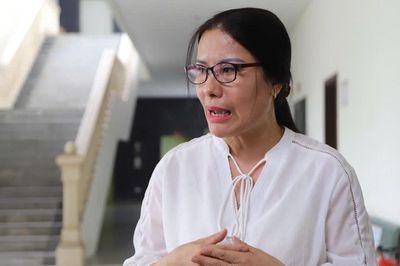 Cựu Hiệu trưởng THCS Ba Đình khóc, ngã khuỵ tại tòa