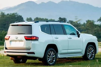 Chi tiết Toyota Land Cruiser 300 HEV 2026 vừa ra mắt tại Việt Nam, giá 4,710 tỷ đồng