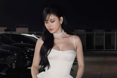 Trương Quỳnh Anh mặc váy ren xuyên thấu ở tuổi 37