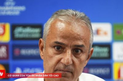 HLV Kartal từ chức ngay trong buổi họp báo sau trận hòa Roma, chủ tịch Fenerbahce lập tức lên tiếng
