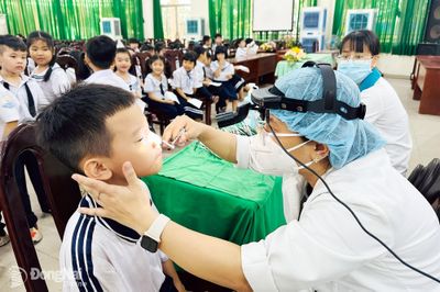 Khám, phát hiện sớm các bệnh lý học đường