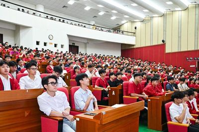 Đại học Bách khoa Hà Nội đưa tinh thần thượng tôn pháp luật vào Tuần định hướng tân sinh viên