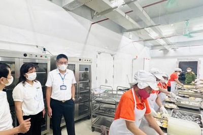 Phường Kim Liên: Kiểm soát bữa ăn bán trú từ đầu năm học