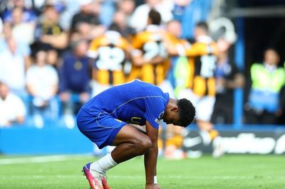 Chelsea trả giá vì hàng thủ đáng báo động