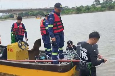 Thiếu tá quân đội mất tích khi lao xuống sông cứu người