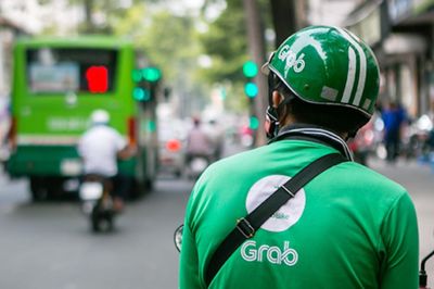 Giữa làn sóng kêu gọi tắt app, nhiều tài xế Grab vẫn chạy xe nhưng gặp đơn ảo