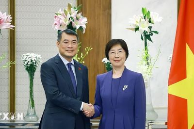 Thủ tướng Lê Minh Hưng tiếp lãnh đạo WTO và Ngân hàng Đầu tư Cơ sở hạ tầng Châu Á