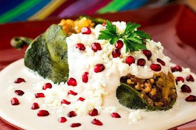 Chiles en nogada - Món ăn mang màu quốc kỳ Mexico lên bàn tiệc